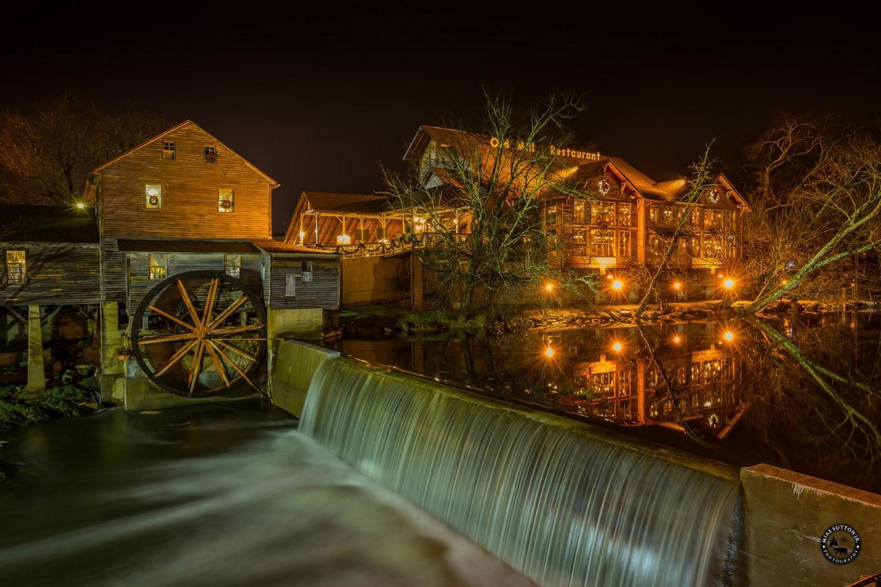 Firefly Hollow Cabin - Smoky Mountains - Soaky Mountain Water Park - Sevierville Convention Center ピジョンフォージ エクステリア 写真